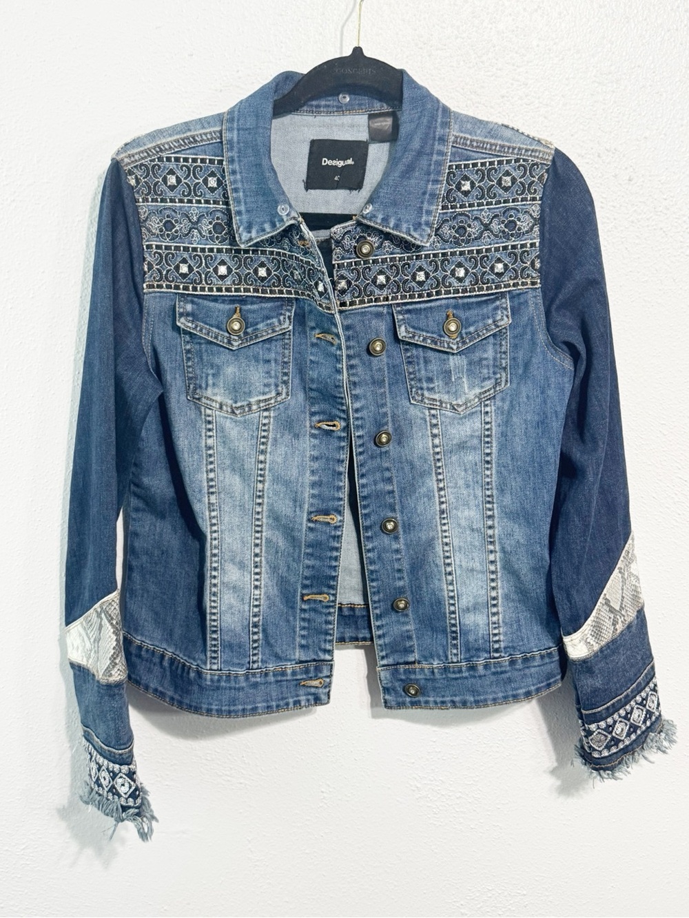 Desigual snakeskin Blue Embroidered Patchwork Denim Jacket size 40/med